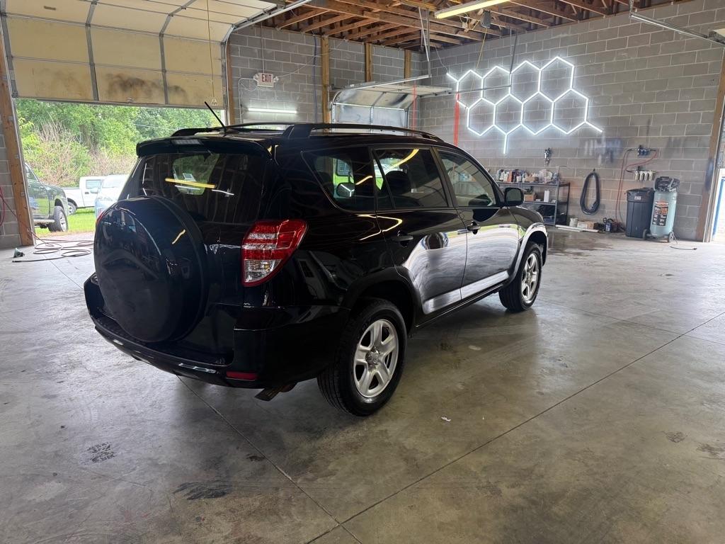Toyota RAV4 Base I4 2WD 2011
