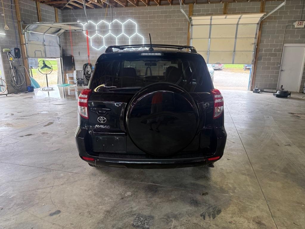 Toyota RAV4 Base I4 2WD 2011