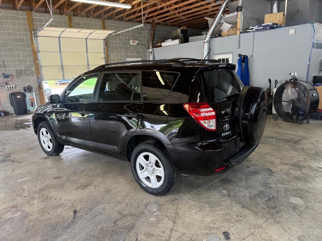 Toyota RAV4 Base I4 2WD 2011
