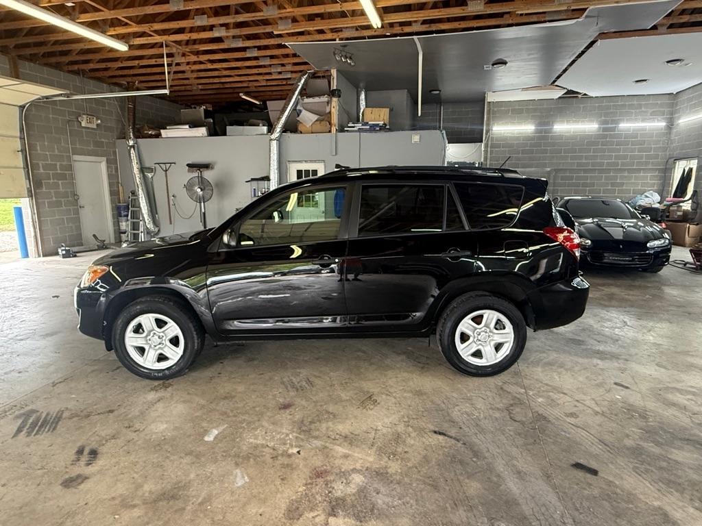 Toyota RAV4 Base I4 2WD 2011