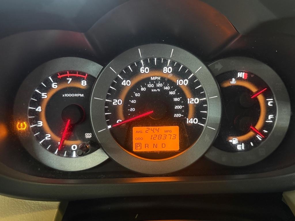 Toyota RAV4 Base I4 2WD 2011
