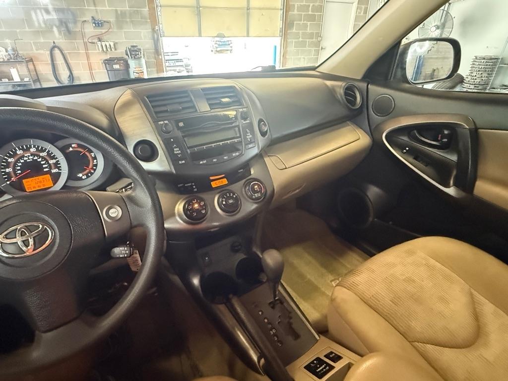 Toyota RAV4 Base I4 2WD 2011