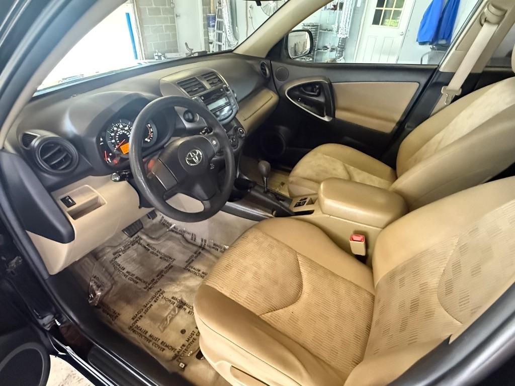 Toyota RAV4 Base I4 2WD 2011