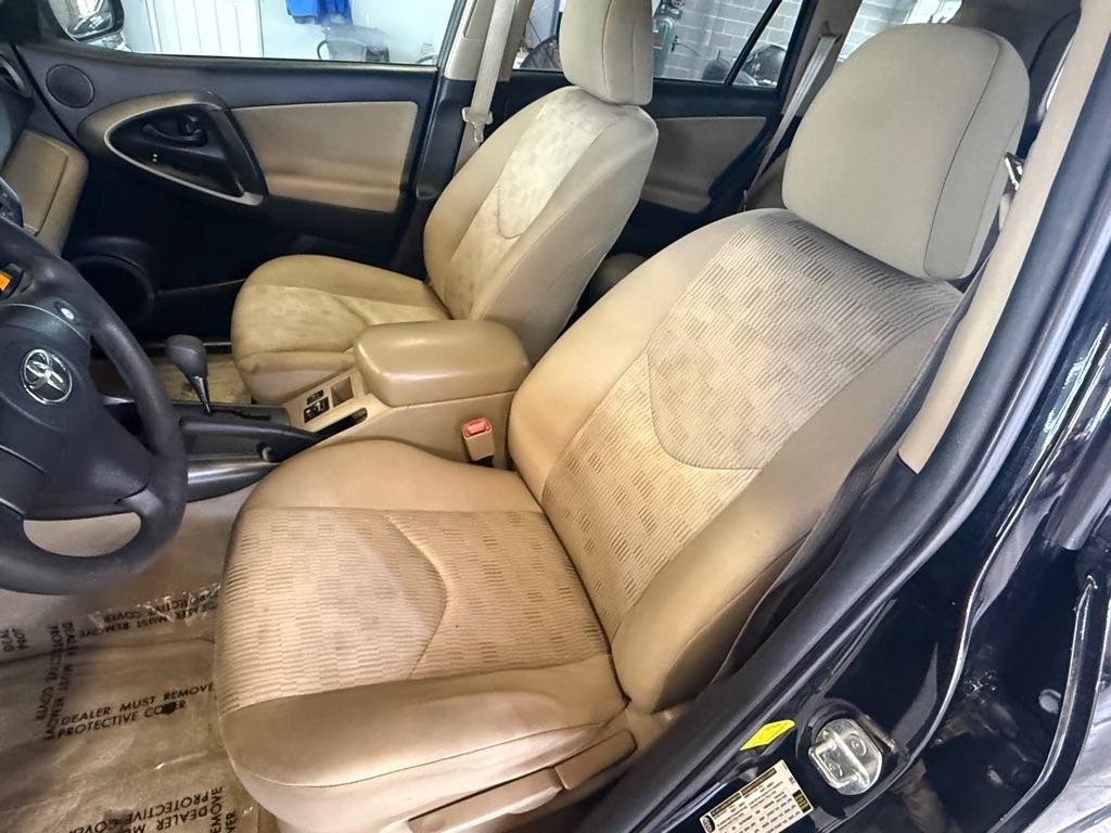 Toyota RAV4 Base I4 2WD 2011
