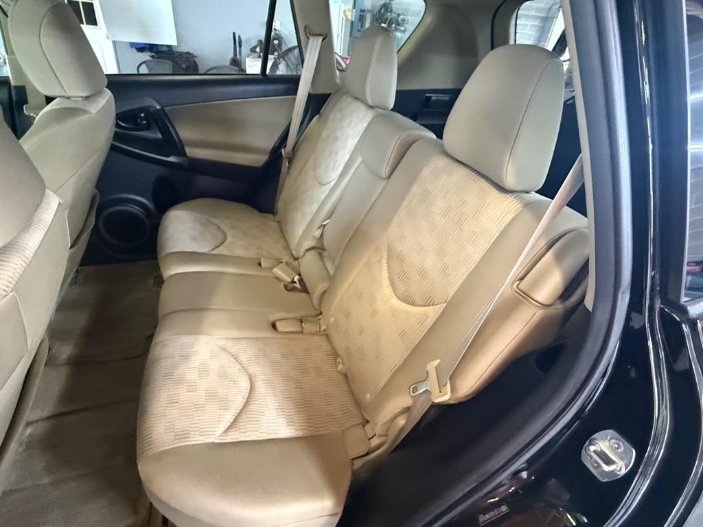 Toyota RAV4 Base I4 2WD 2011
