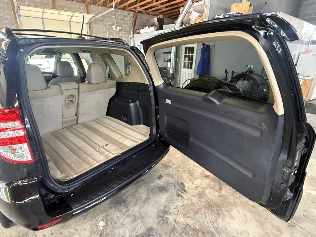 Toyota RAV4 Base I4 2WD 2011