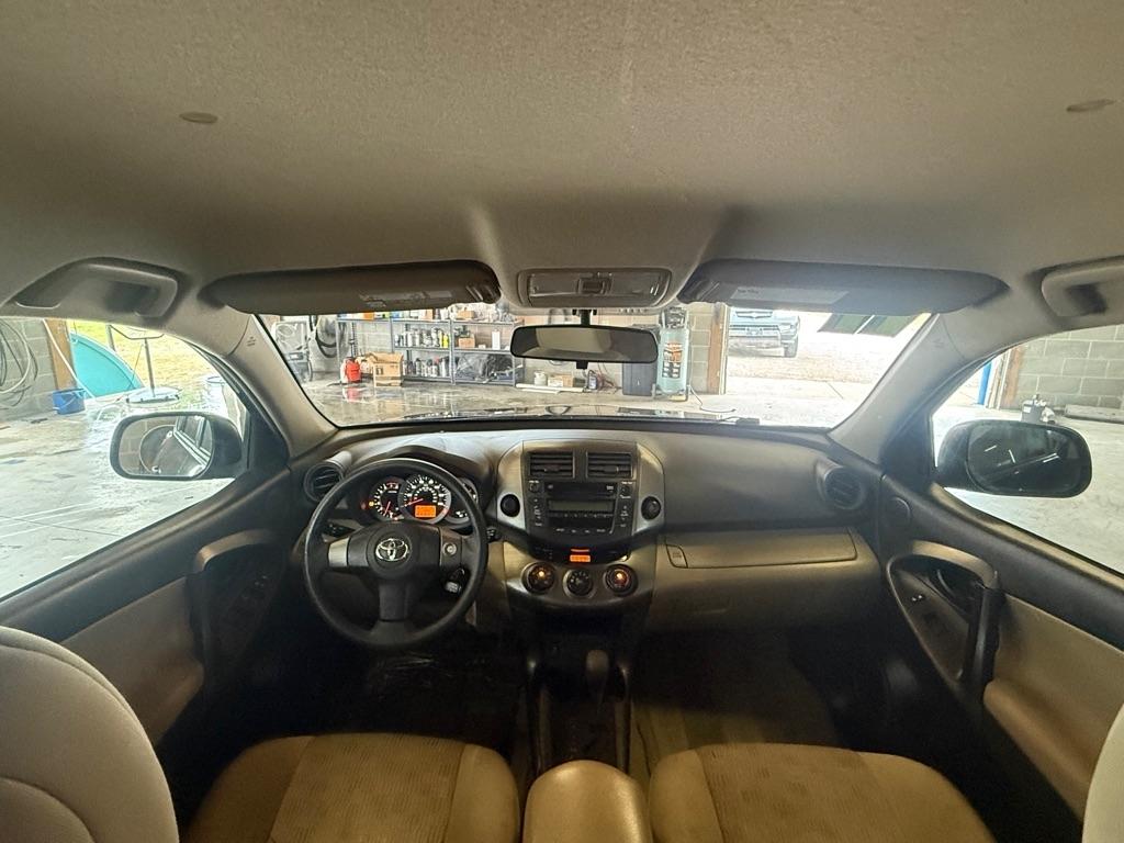 Toyota RAV4 Base I4 2WD 2011