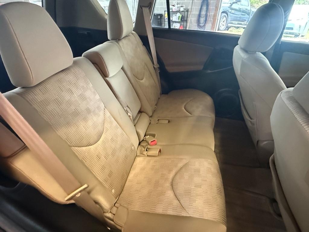 Toyota RAV4 Base I4 2WD 2011