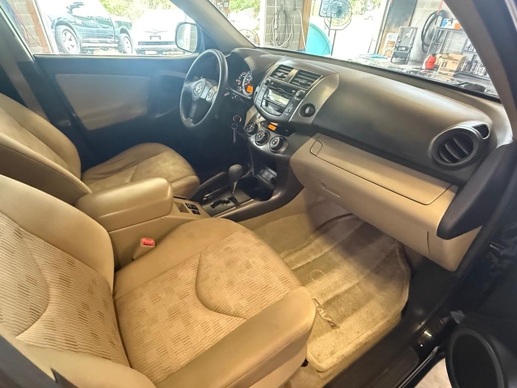 Toyota RAV4 Base I4 2WD 2011