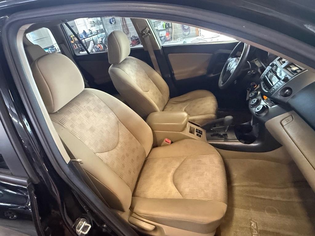 Toyota RAV4 Base I4 2WD 2011