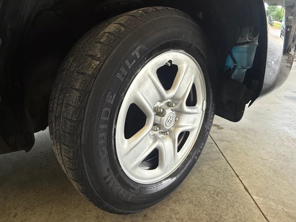 Toyota RAV4 Base I4 2WD 2011