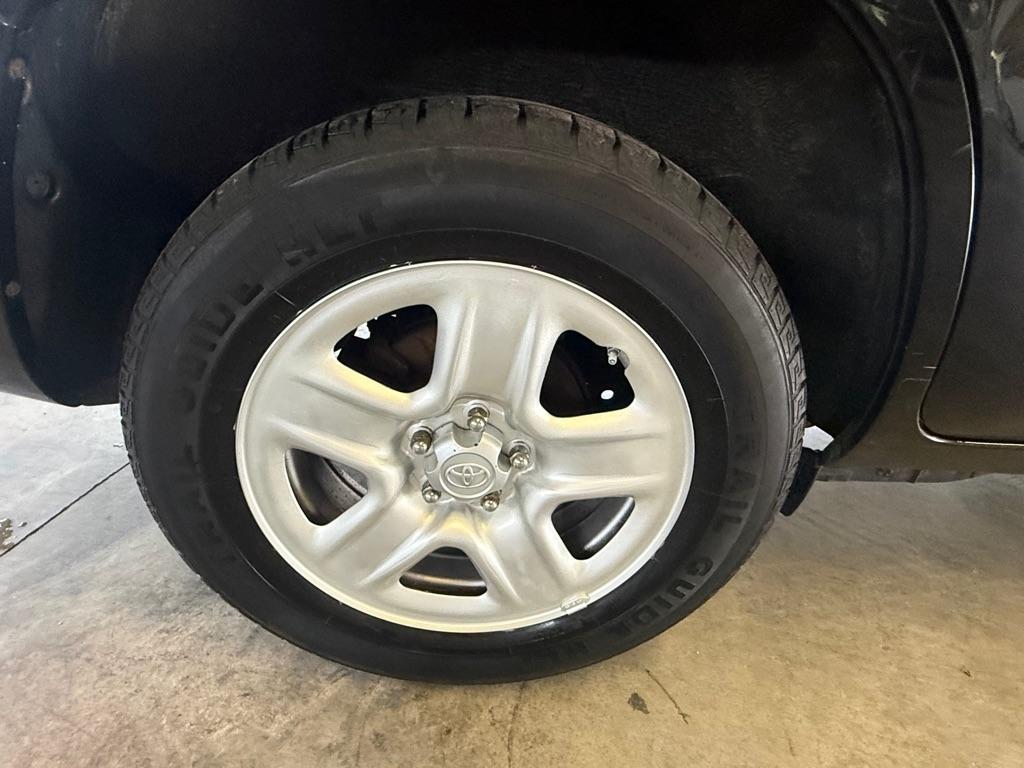 Toyota RAV4 Base I4 2WD 2011