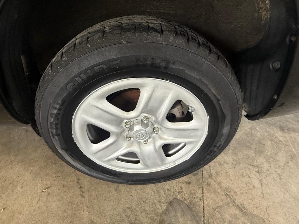 Toyota RAV4 Base I4 2WD 2011