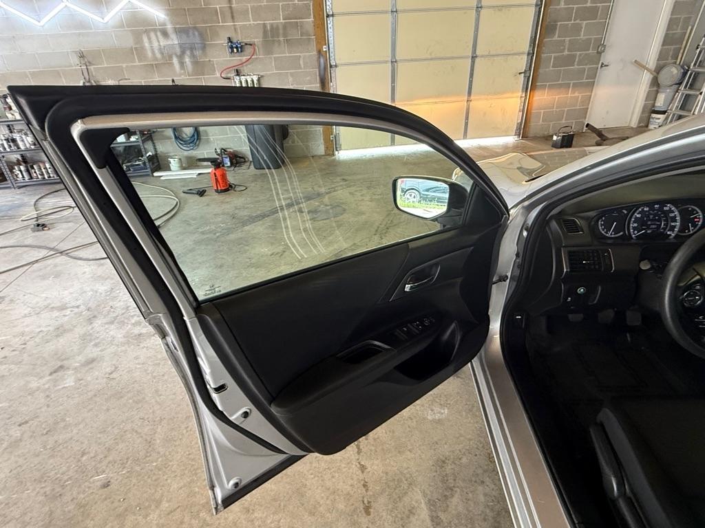 Honda Accord LX Sedan 6-Spd MT 2014