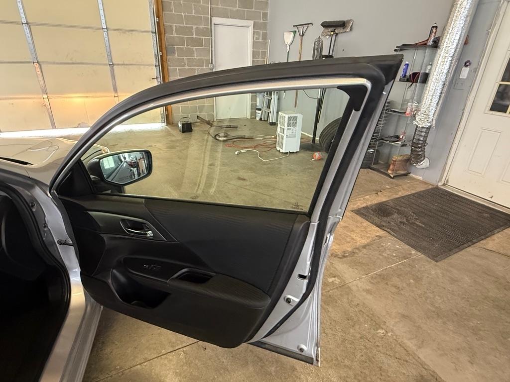 Honda Accord LX Sedan 6-Spd MT 2014