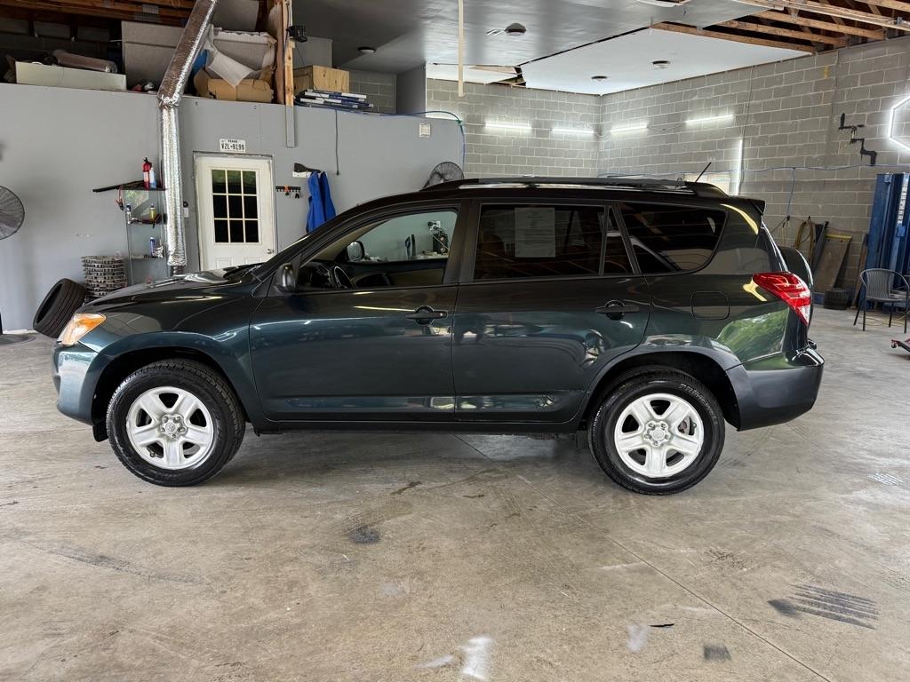 Toyota RAV4 Base I4 2WD 2010