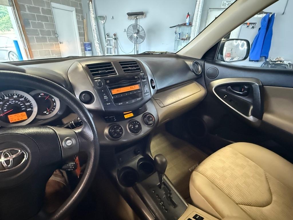 Toyota RAV4 Base I4 2WD 2010