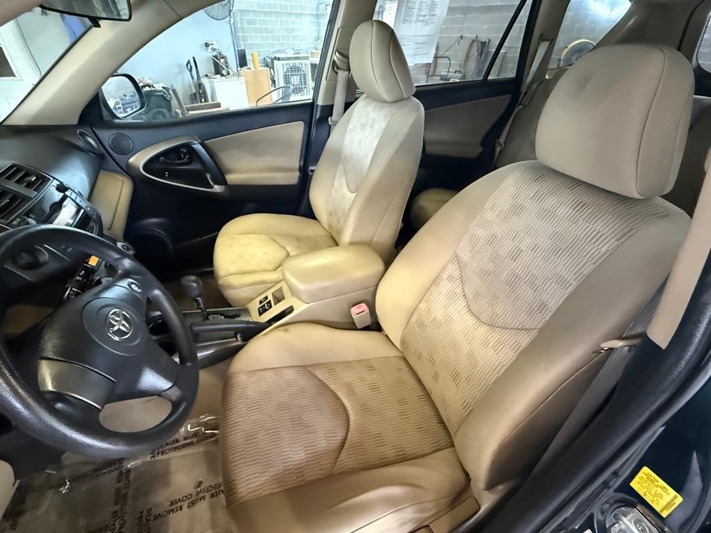 Toyota RAV4 Base I4 2WD 2010