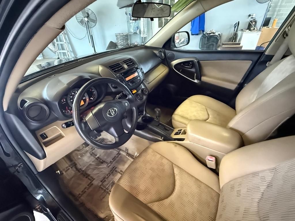 Toyota RAV4 Base I4 2WD 2010