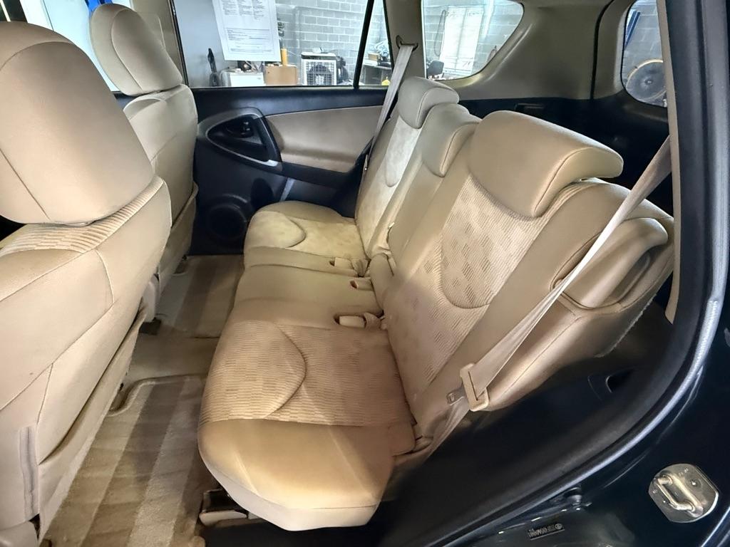 Toyota RAV4 Base I4 2WD 2010