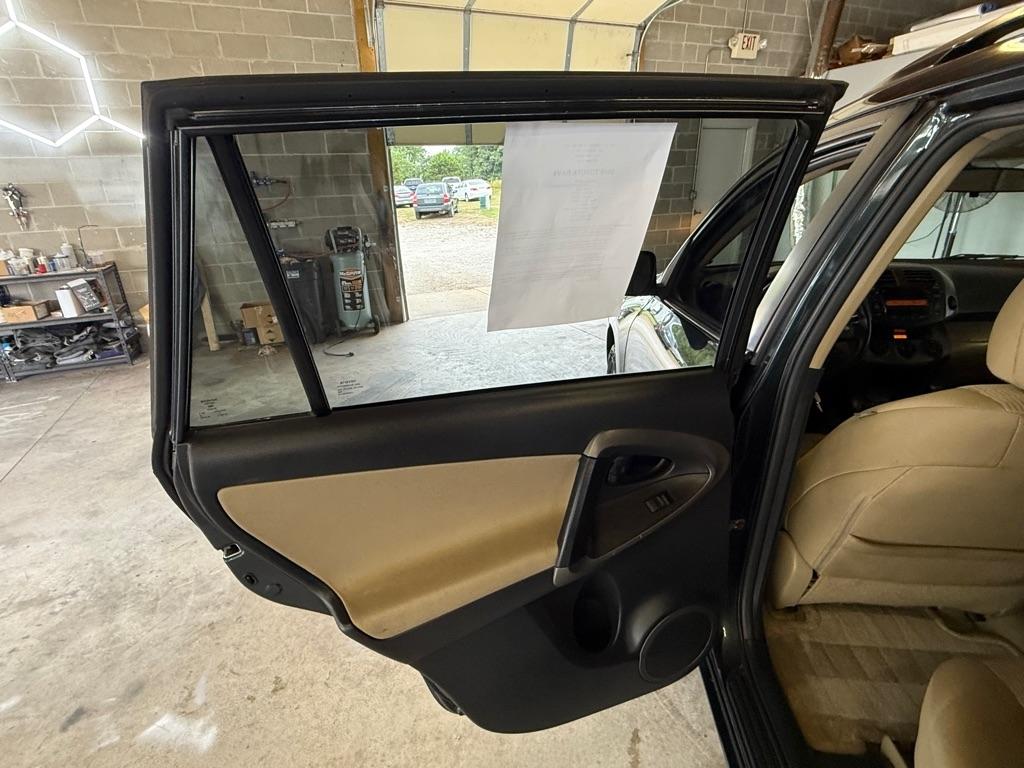 Toyota RAV4 Base I4 2WD 2010