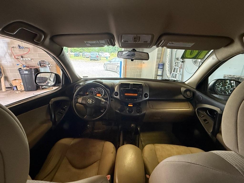 Toyota RAV4 Base I4 2WD 2010