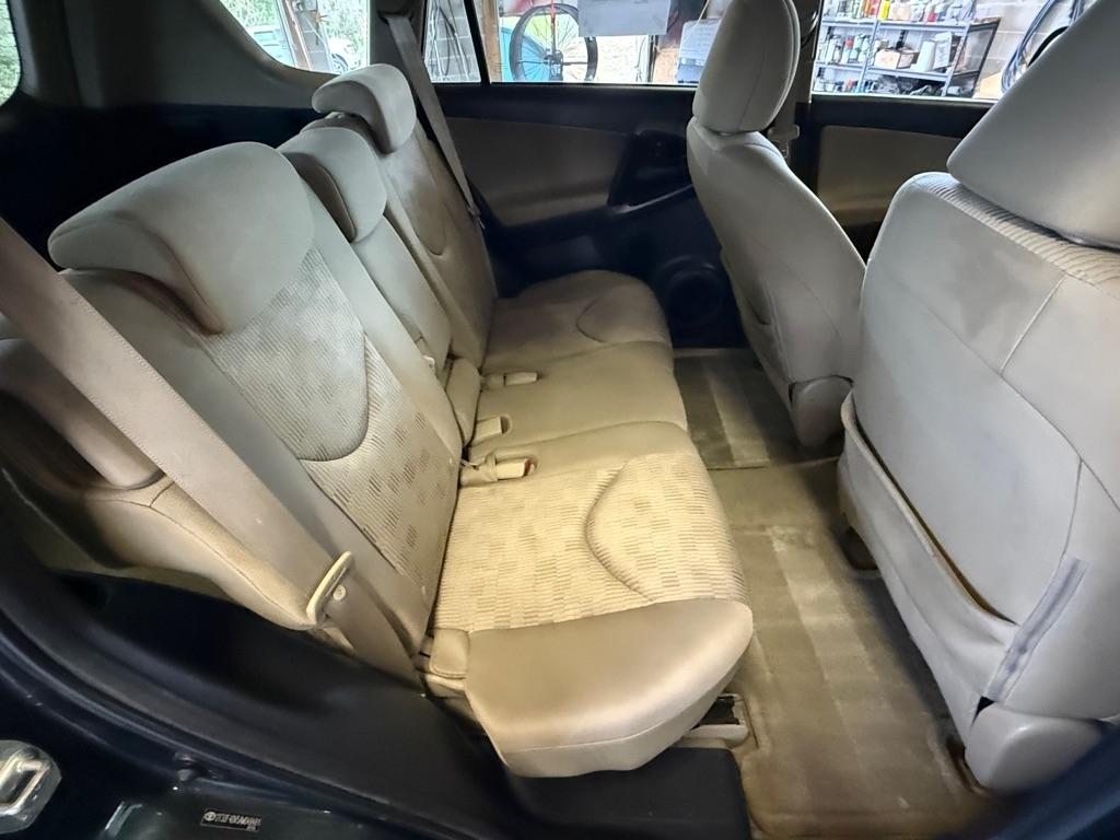 Toyota RAV4 Base I4 2WD 2010