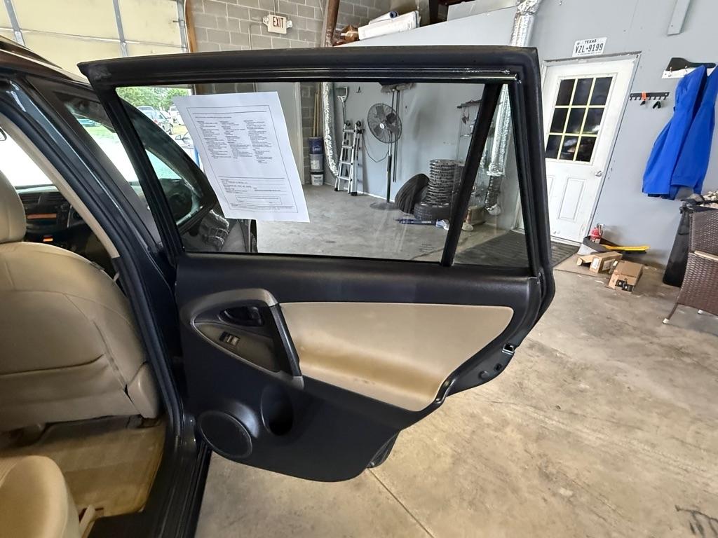 Toyota RAV4 Base I4 2WD 2010