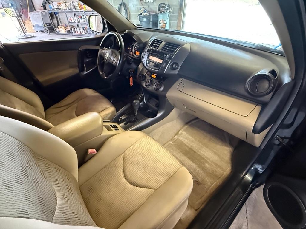 Toyota RAV4 Base I4 2WD 2010