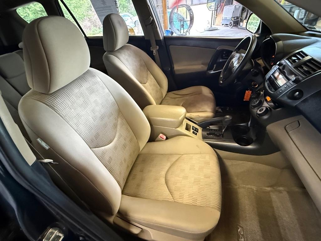 Toyota RAV4 Base I4 2WD 2010