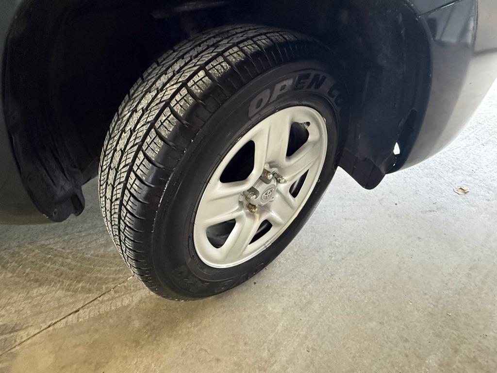 Toyota RAV4 Base I4 2WD 2010
