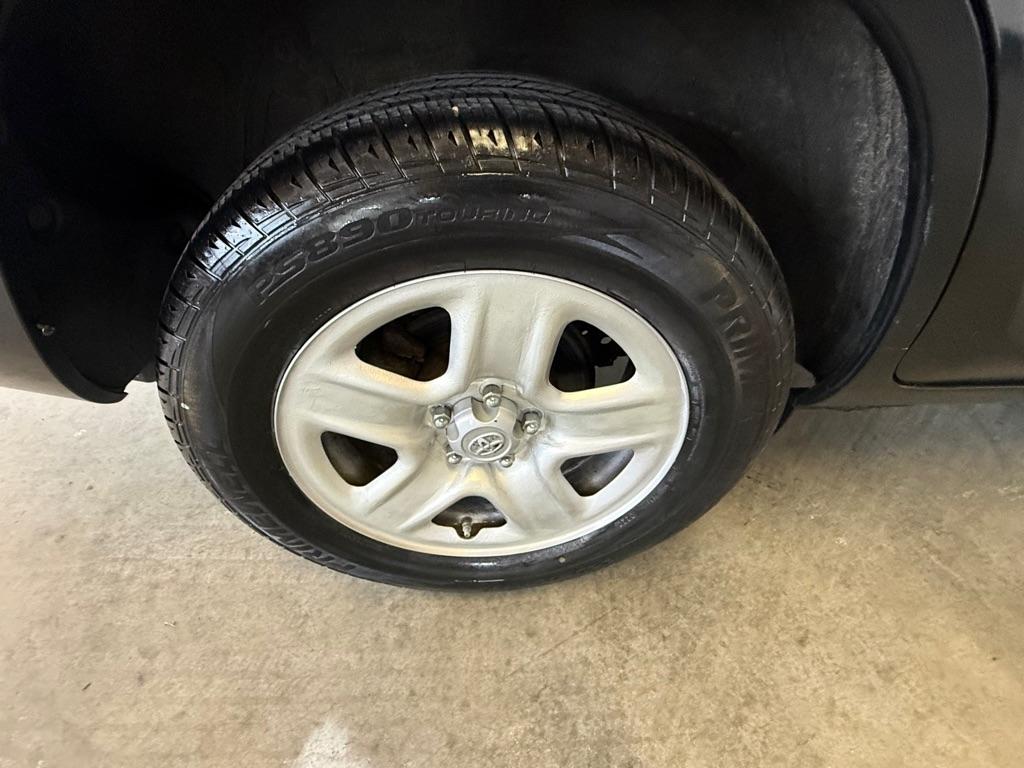 Toyota RAV4 Base I4 2WD 2010