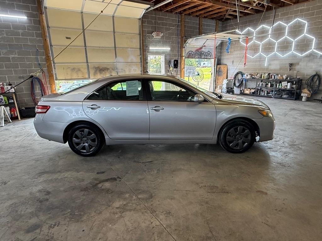 Toyota Camry Base 6-Spd AT 2011