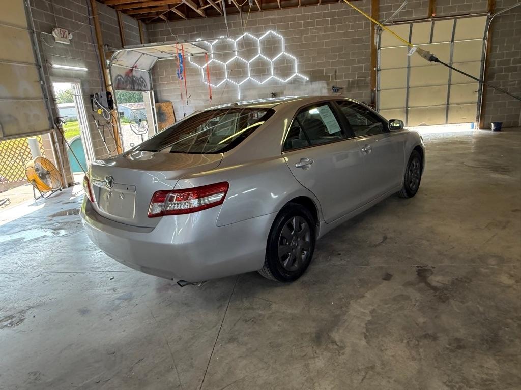 Toyota Camry Base 6-Spd AT 2011
