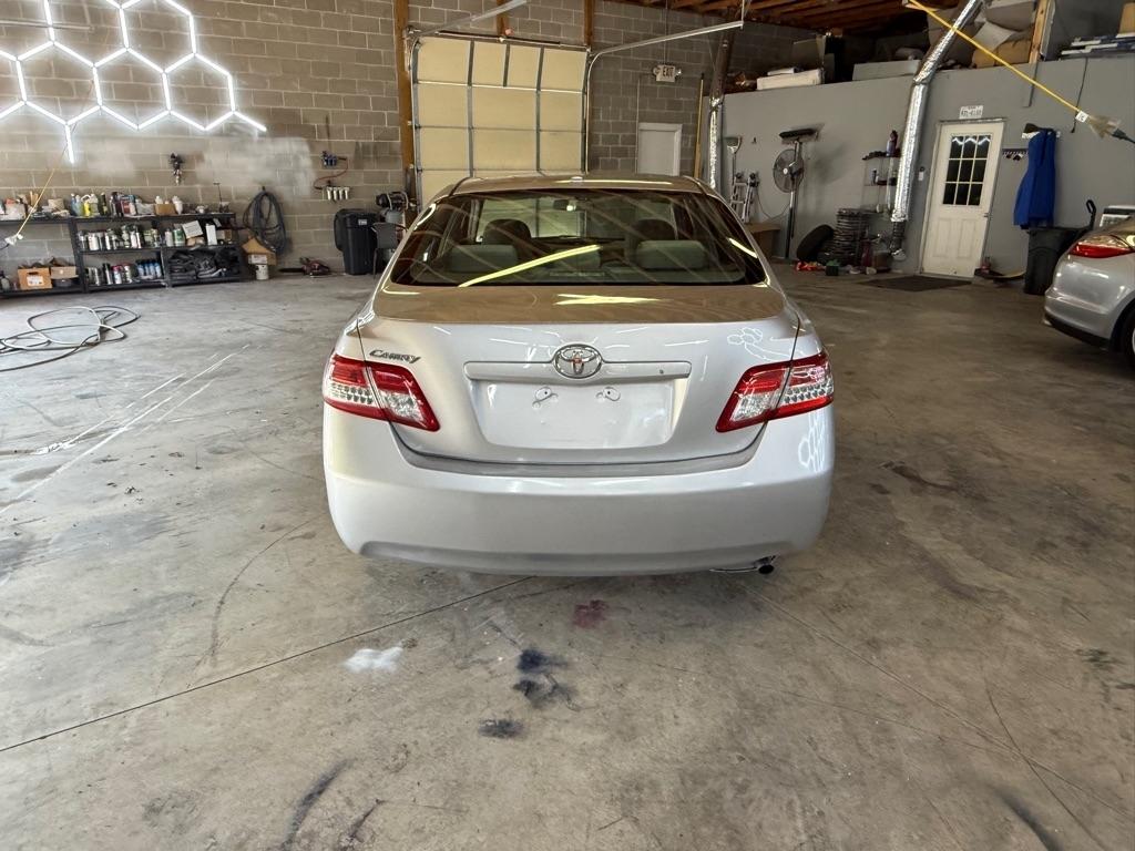 Toyota Camry Base 6-Spd AT 2011