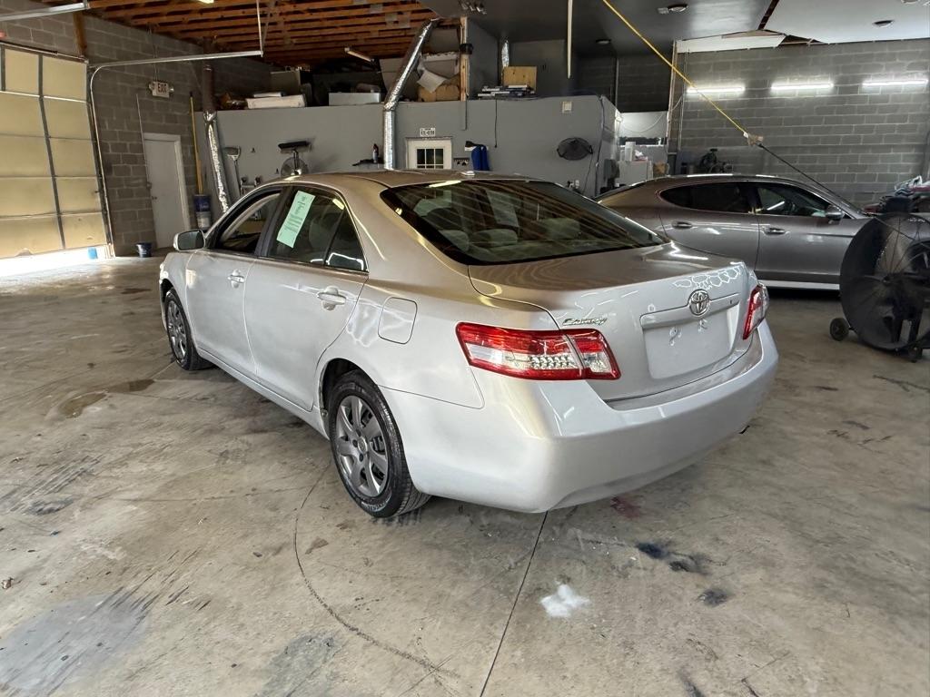 Toyota Camry Base 6-Spd AT 2011