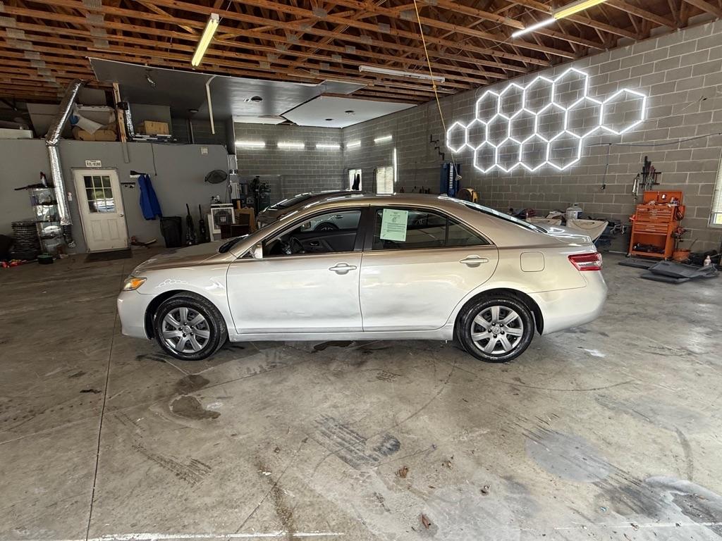Toyota Camry Base 6-Spd AT 2011