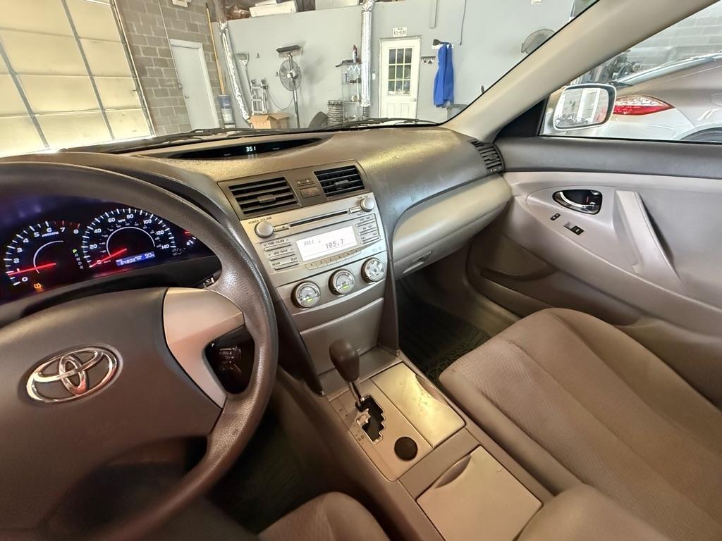 Toyota Camry Base 6-Spd AT 2011