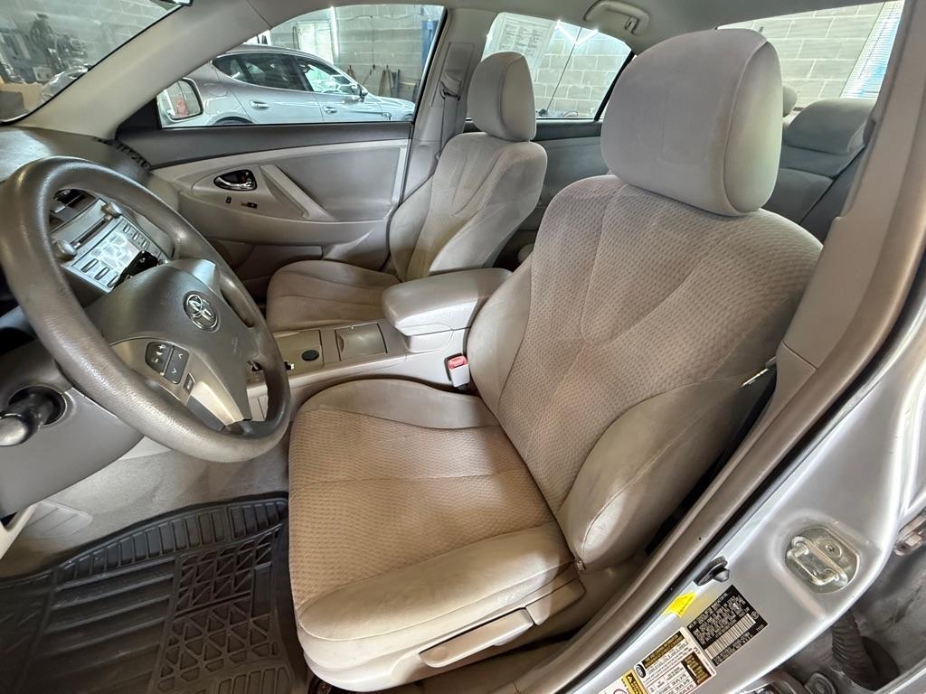 Toyota Camry Base 6-Spd AT 2011