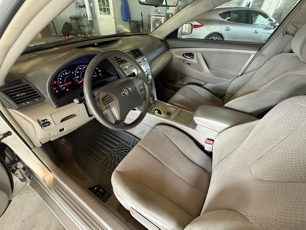 Toyota Camry Base 6-Spd AT 2011