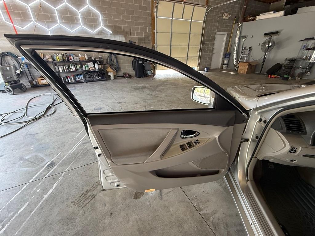 Toyota Camry Base 6-Spd AT 2011