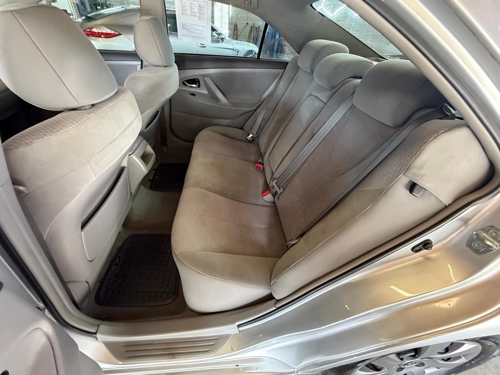 Toyota Camry Base 6-Spd AT 2011