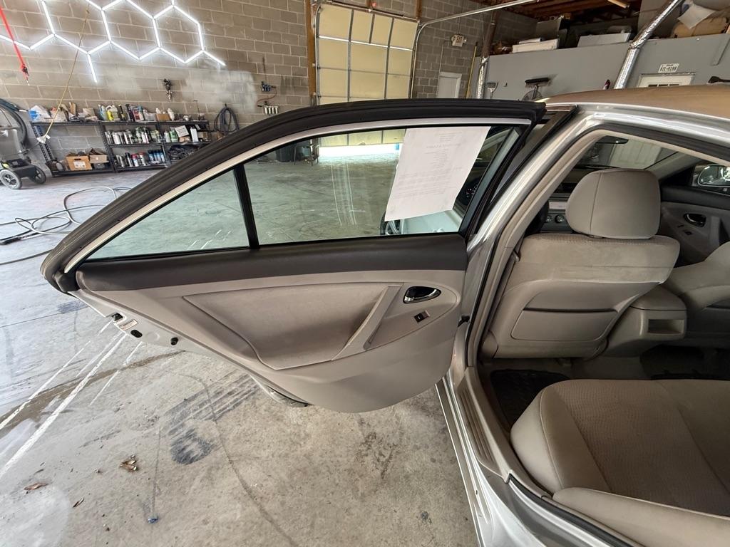 Toyota Camry Base 6-Spd AT 2011