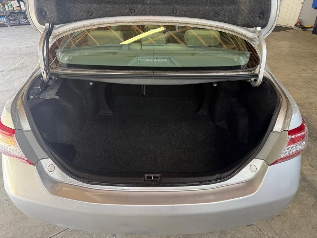 Toyota Camry Base 6-Spd AT 2011