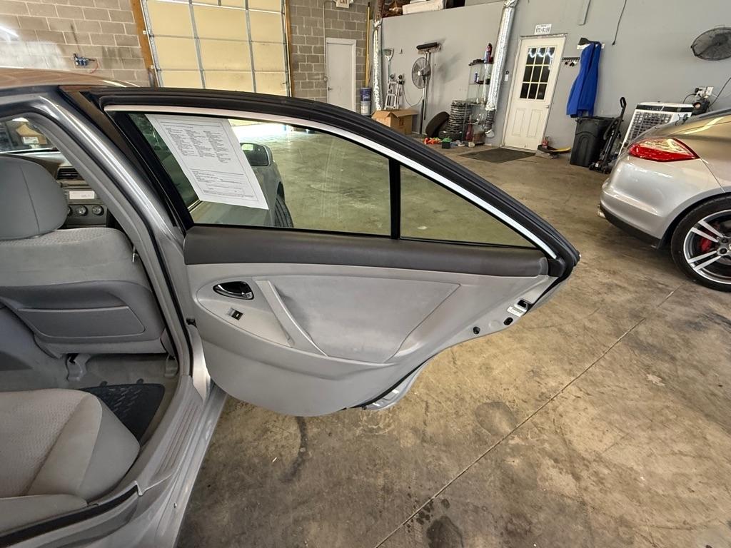 Toyota Camry Base 6-Spd AT 2011