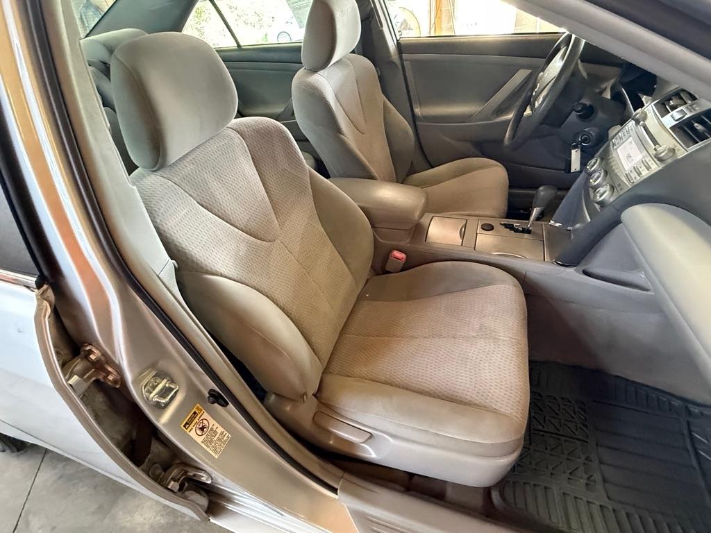 Toyota Camry Base 6-Spd AT 2011