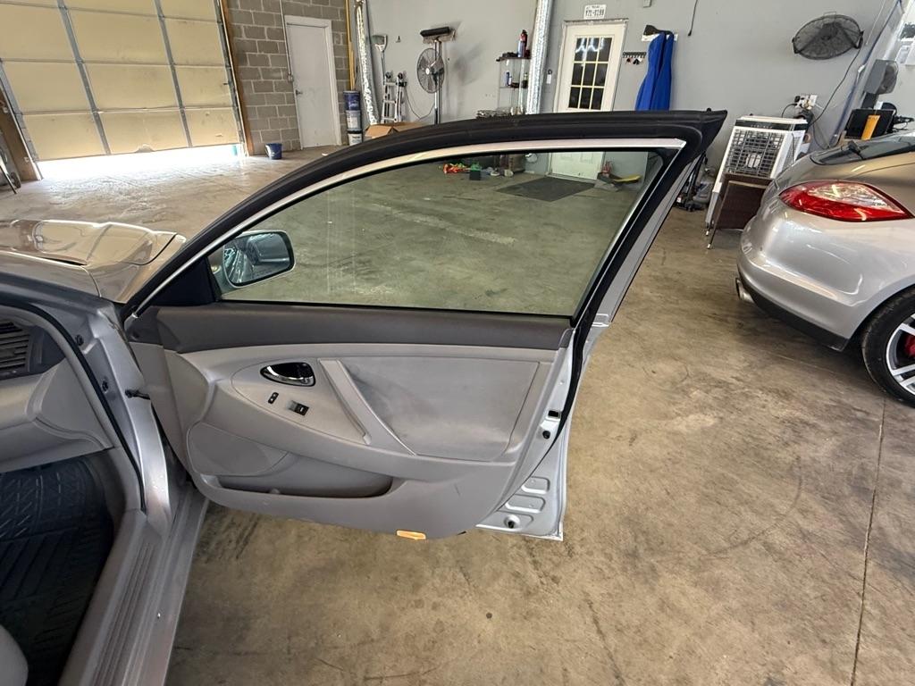 Toyota Camry Base 6-Spd AT 2011