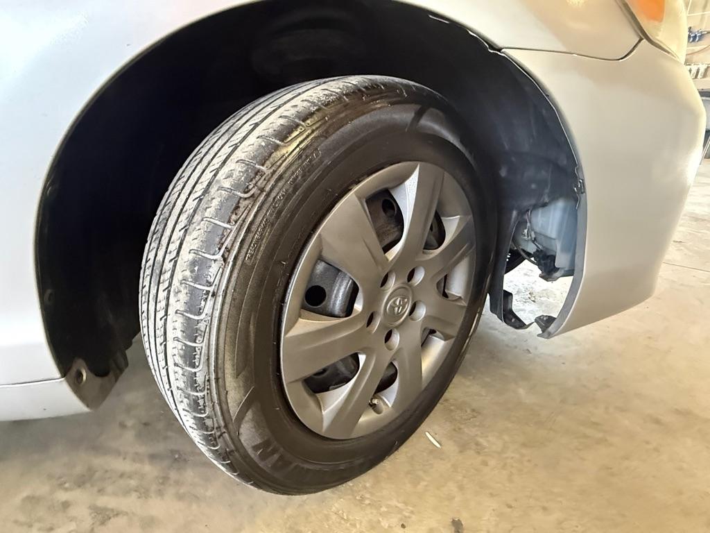 Toyota Camry Base 6-Spd AT 2011