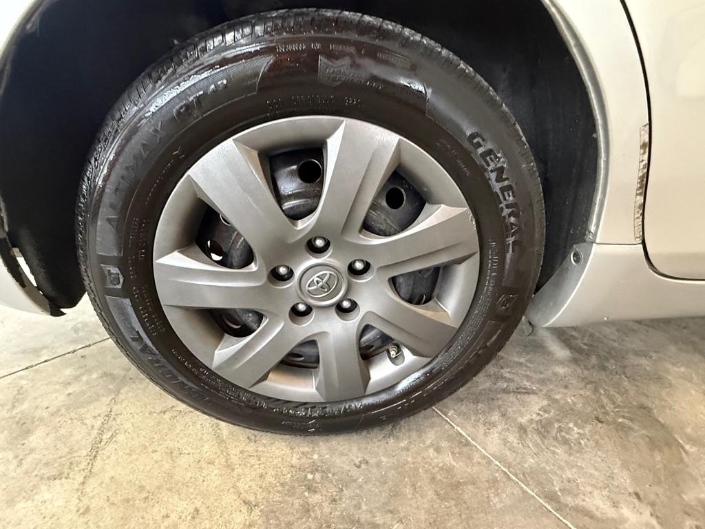 Toyota Camry Base 6-Spd AT 2011