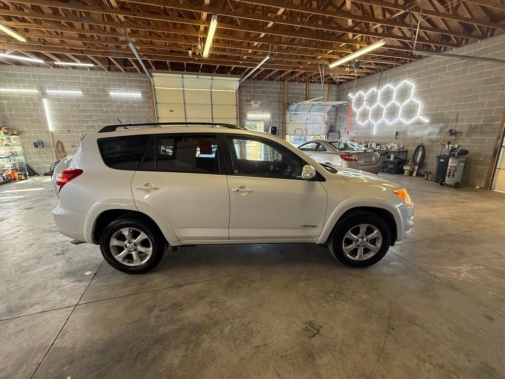 Toyota RAV4  2011